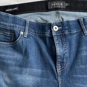 Torrid Bombshell skinny jeans size 22 straight legs